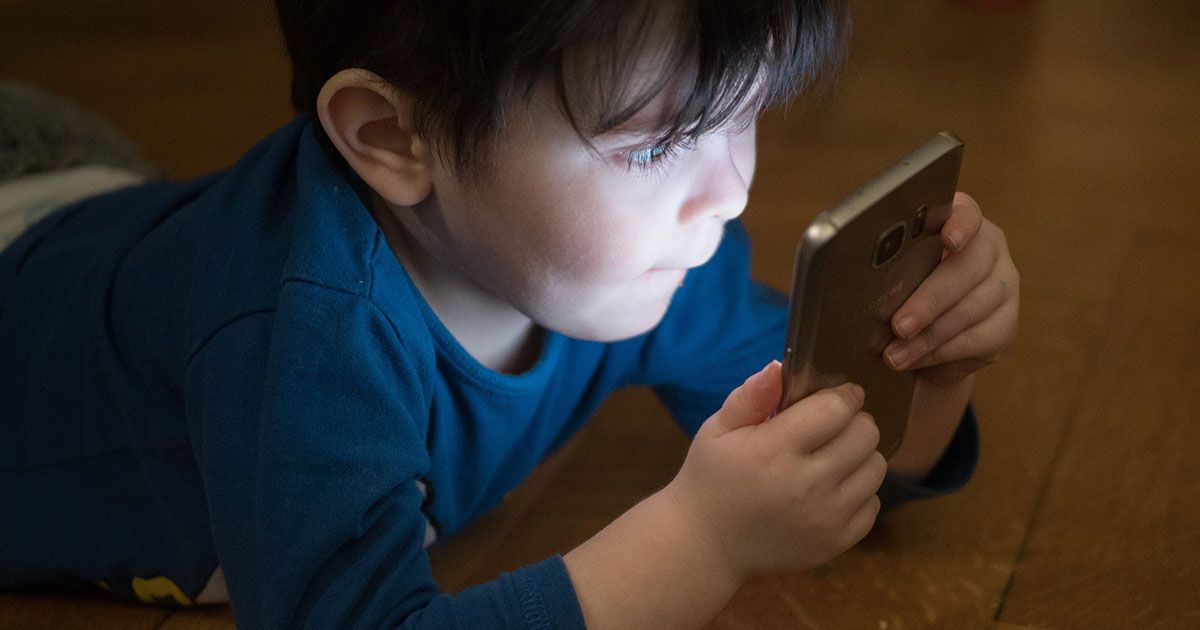 Screen Addiction in Kids Parents, Schools, Media Share Blame
